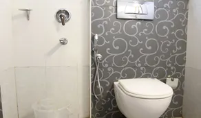 Hotel Aiswarya - Bathroom