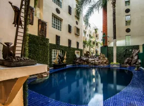 European Life Style Executive Suites - Piscine