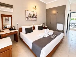 Ionian Hospitality Hotel - Fully Renovated - Seafront - Værelse