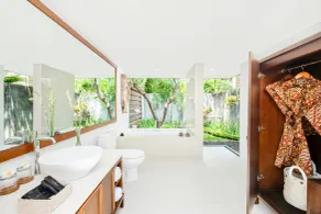 Mayaloka Villas Seminyak - Bathroom