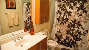 Crystal Quarters Furnished Apartments- Concord - Bathroom