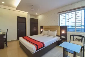 Hotel Crest Inn - Room