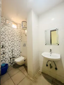 Roomshala 168 Startlight Suites - Bathroom