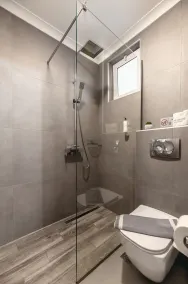 White Canvas Boutique Studios - Bathroom