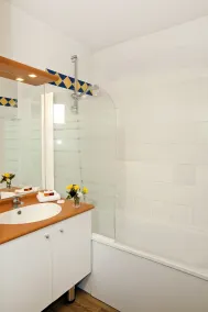 Séjours & Affaires Genève Saint Genis - Bathroom