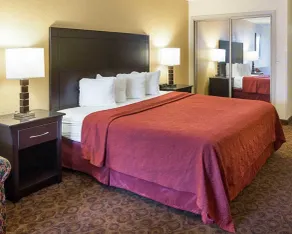 Quality Inn Magnolia - Zimmer