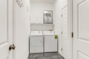 Seasonal Pool, Balcony: Quiet & Cozy Aurora Condo! - Innvendig