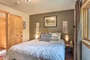 Secluded Casper Mtn Cabin: Fire Pit, 12 Mi to Town - Interiör