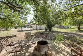 Walk to Historic Square: Jacksboro Home w/ Yard - Innenbereich