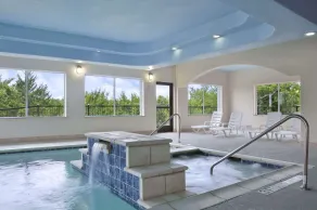 Ramada by Wyndham South Waco - Pool
