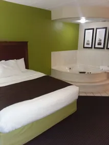 AmericInn by Wyndham Little Falls - Rum