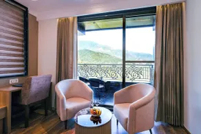 Alivaa Hotel, McLeodganj With Best Dhauladhar View & Infinity Pool Sky Garden - Zimmer