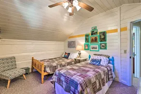 Riverfront Home w/ Fire Pit + Deck in Lansing - Interiør