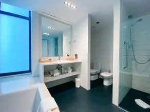 Hotel Terraverda at Empordà Golf Resort - Bathroom