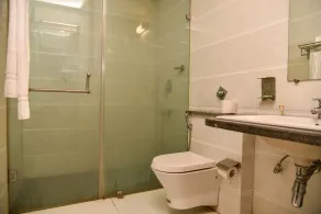 Hotel Leo Saffron - Baño
