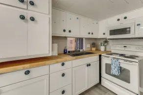 Screened-in Patio: Home 2 Mi to Cortez Beach! - Interior