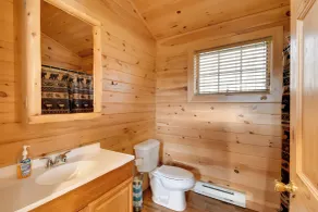 Lakefront Cabin Living w/ Dock Access on Sodus Bay - Innvendig