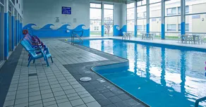 Ramada by Wyndham London - Piscine