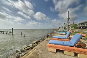 Rockport Bayfront Studio w/ Patio: 'Casa Familia' - Interior