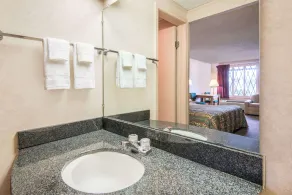 Knights Inn Canton - Baño