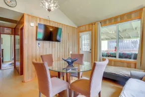 5 Mi to Swinging Bridge Reservoir: Cabin w/ Porch! - Interiör