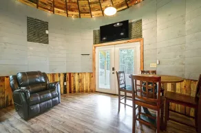 Outdoor Oasis w/ Mtn Views! 5-acre Augusta Getaway - Interiør