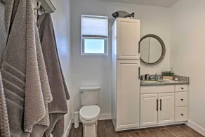 NEU! Hip Studio mit Whirlpool und Patio am Nacimiento-See - Innenbereich