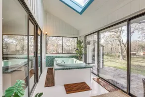 Hot Tub, Deck & Grill: Brookshire Gem Near Venues - Interiör