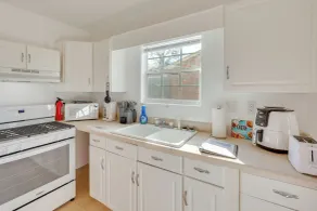 14 Mi to Montgomery: Quaint Couple's Apartment - Innenbereich
