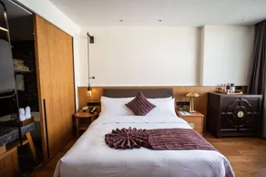 Ramada by Wyndham Diqing - Room