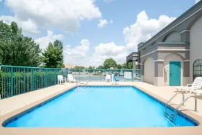 Super 8 by Wyndham Murfreesboro - Piscine