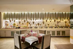 Sapna Clarks Inn Lucknow - Restaurant