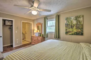 Lakefront Lavonia Cottage w/ 2-Story Dock! - Interiør