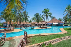 CBR TRAVEL TURISMO LTDA - ME - Bar junto a la piscina
