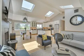 Alluring Hampton Bays Hideaway < 2 Mi to Beach! - Innvendig