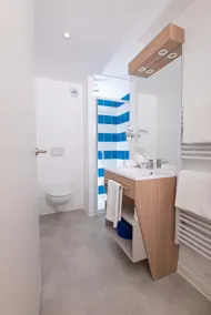 Apparthotel Privilodges Toulon Centre Gare - Bathroom