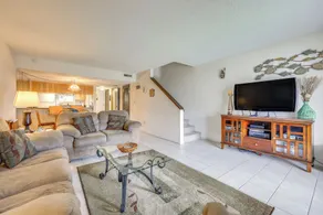 Riverfront Weleka Condo w/ Dock & Pool Access - Interiør