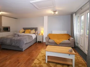 Spitfire Lodge - Room