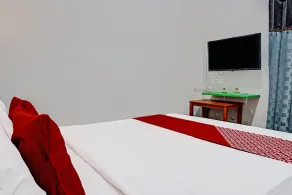 OYO 91599 Penginapan Mutiara Madiun - Værelse
