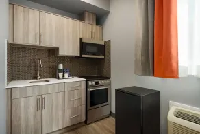 Ramada by Wyndham West Edmonton Hotel & Suites - Room