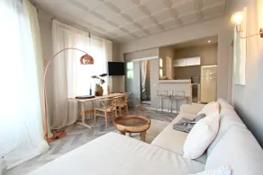 Up too 8- 10 Persons Stay in Antwerp - Camera