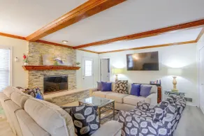 Group-friendly Rambler w/ Fenced Backyard & Deck - Innenbereich