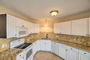 Apt w/ Balconies - Steps to Kemah Boardwalk! - Interior