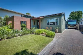 Hawthorne Home w/ Covered Patio & Basketball Court - Intérieur