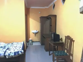 Hotel Alami near Alun-Alun Klaten - Room