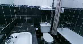 Brackenhurst Conference and Retreat Centre - Bathroom