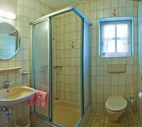 Wohnung mit Garten, Grill und Terrasse | Bergblick - Badezimmer