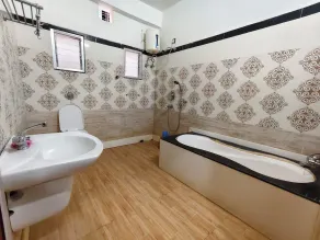 ICONIC Hotel Digha - Badezimmer
