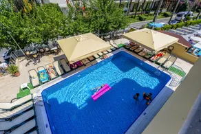 Karen Hotel - Pool