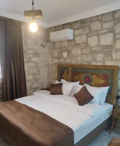 ESKİ URLA - Room
